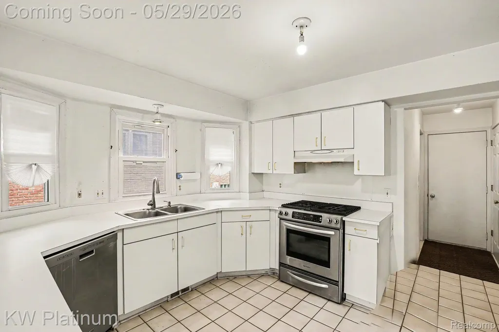 1614 Crestline Lane Rochester Hills City MI 48307