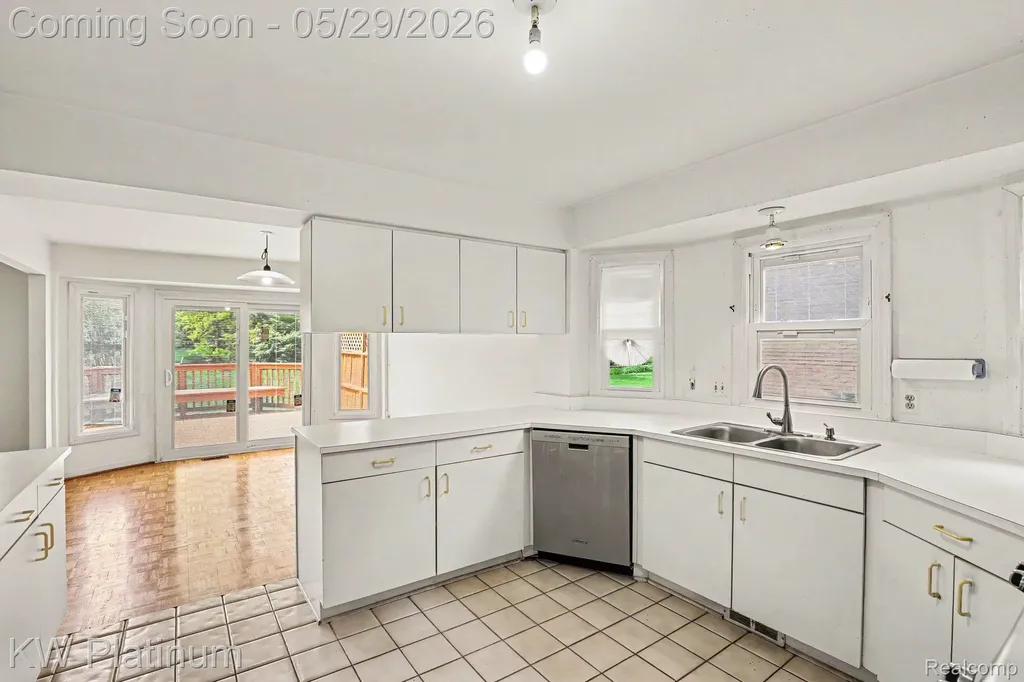 1614 Crestline Lane Rochester Hills City MI 48307