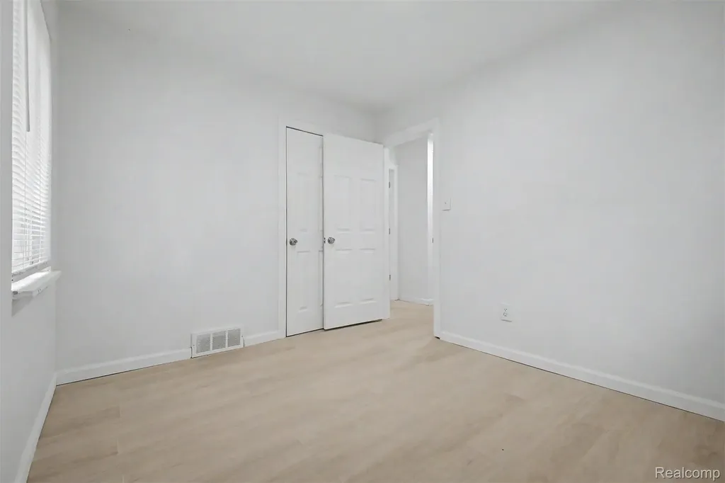 8849 Whitcomb Street Detroit City MI 48228