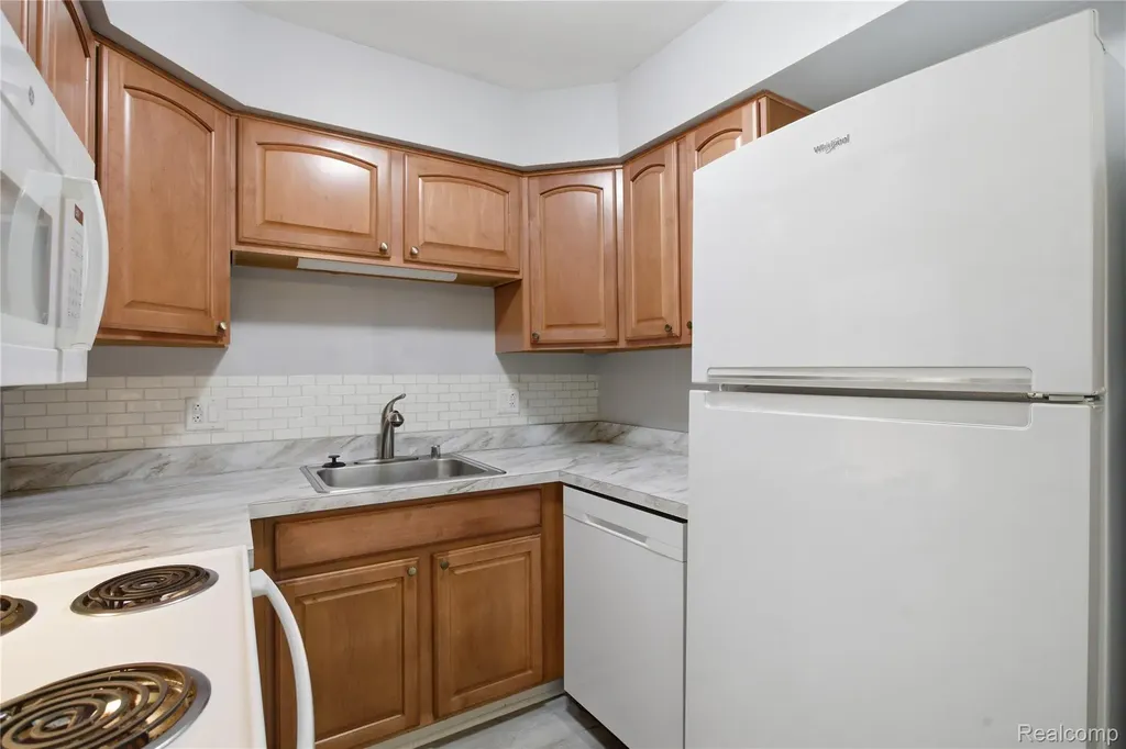7708 Manor Circle Westland City MI 48185