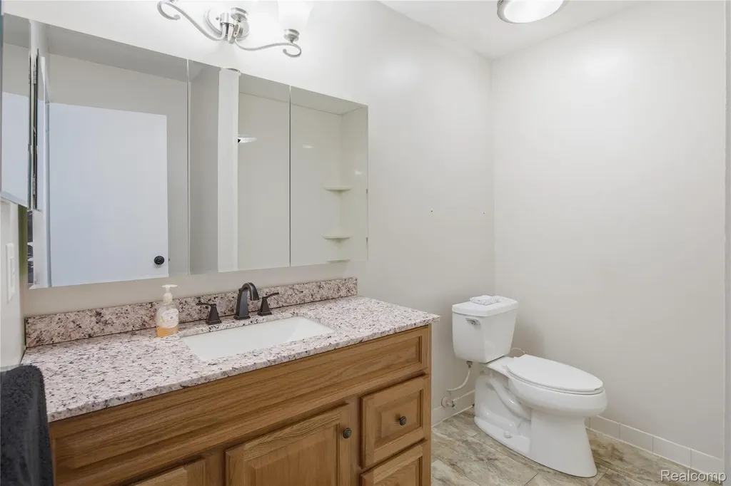 7708 Manor Circle Westland City MI 48185