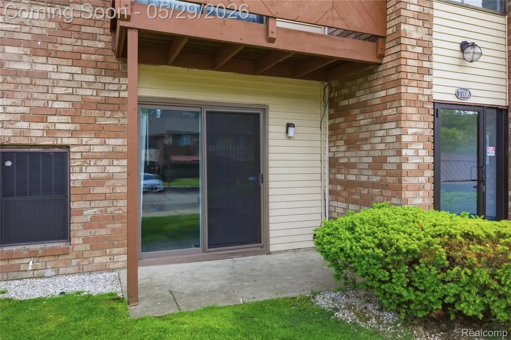 7708 Manor Circle Westland City MI 48185