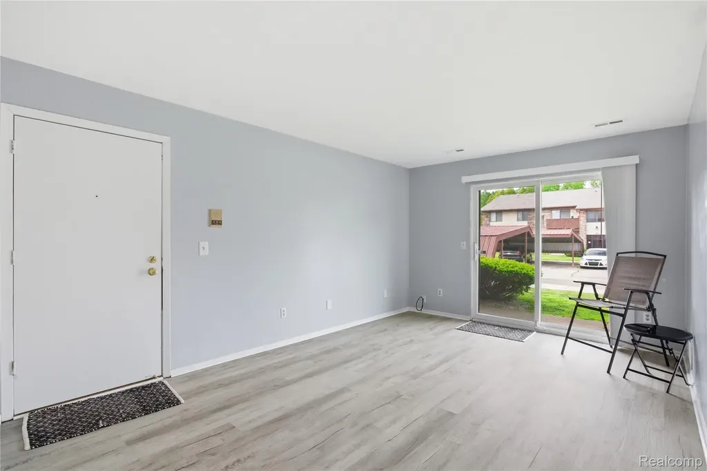 7708 Manor Circle Westland City MI 48185