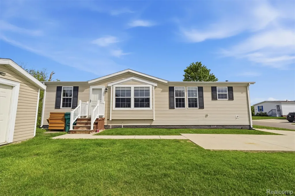 11006 Wood Run Circle Green Oak Township MI 48178