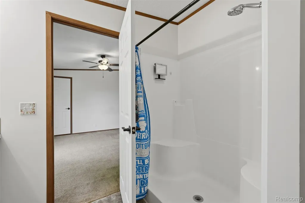 11006 Wood Run Circle Green Oak Township MI 48178