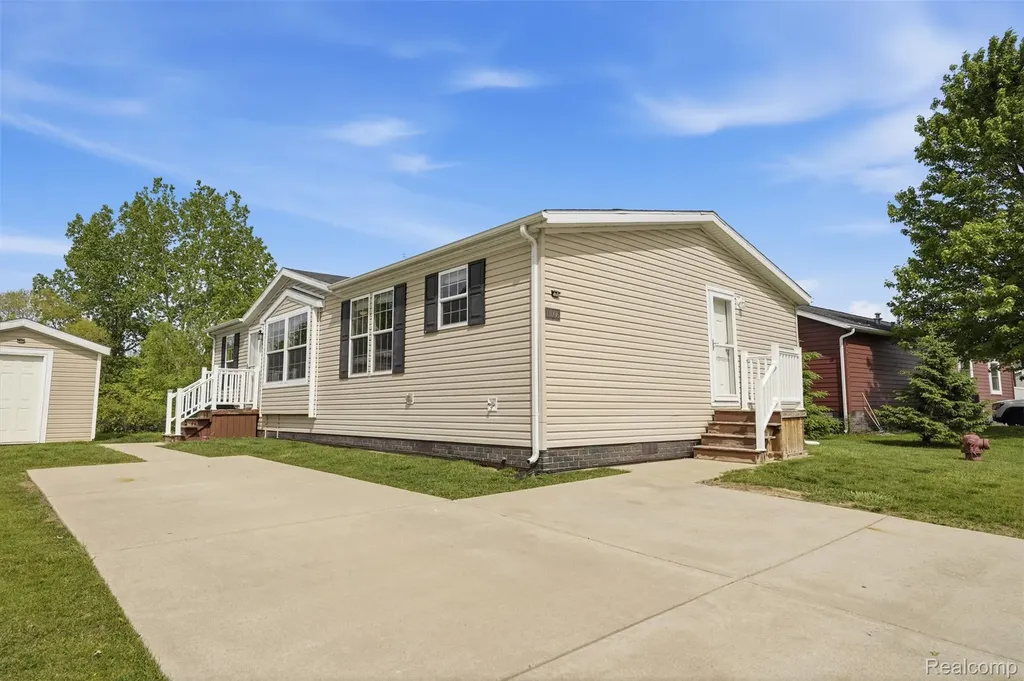 11006 Wood Run Circle Green Oak Township MI 48178