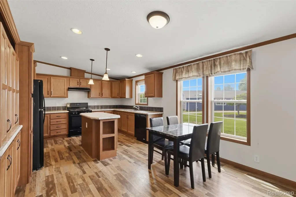 11006 Wood Run Circle Green Oak Township MI 48178