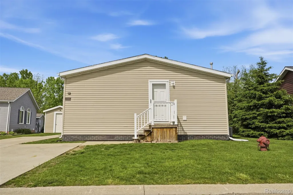 11006 Wood Run Circle Green Oak Township MI 48178