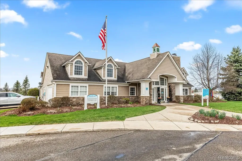 11006 Wood Run Circle Green Oak Township MI 48178