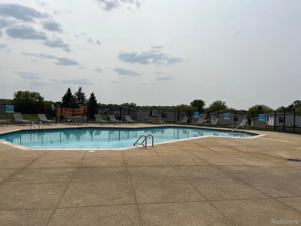 11006 Wood Run Circle Green Oak Township MI 48178
