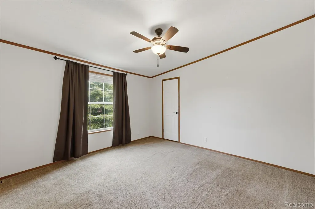 11006 Wood Run Circle Green Oak Township MI 48178
