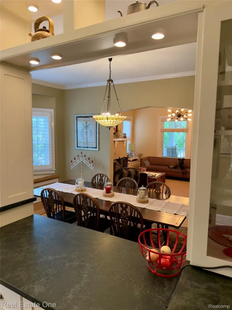 410 W 4th Street Rochester City MI 48307