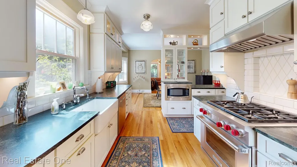 410 W 4th Street Rochester City MI 48307
