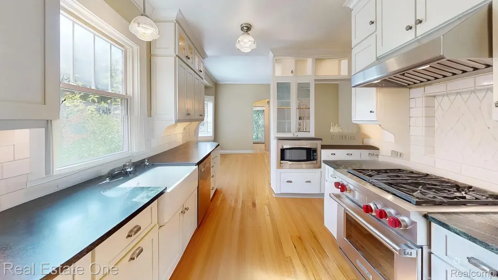 410 W 4th Street Rochester City MI 48307