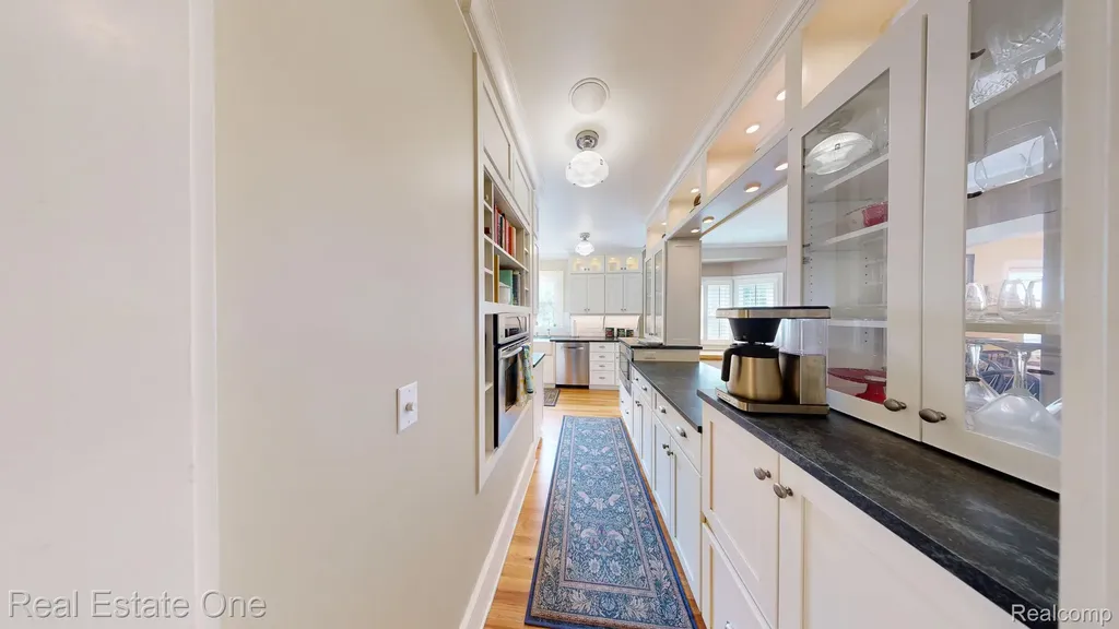 410 W 4th Street Rochester City MI 48307