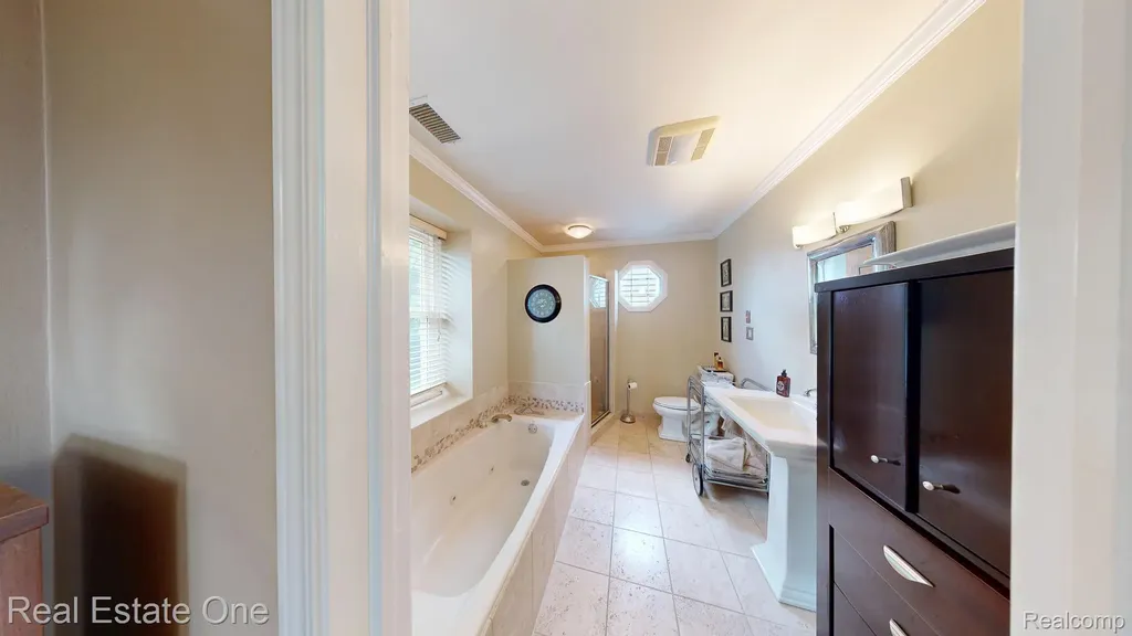 410 W 4th Street Rochester City MI 48307