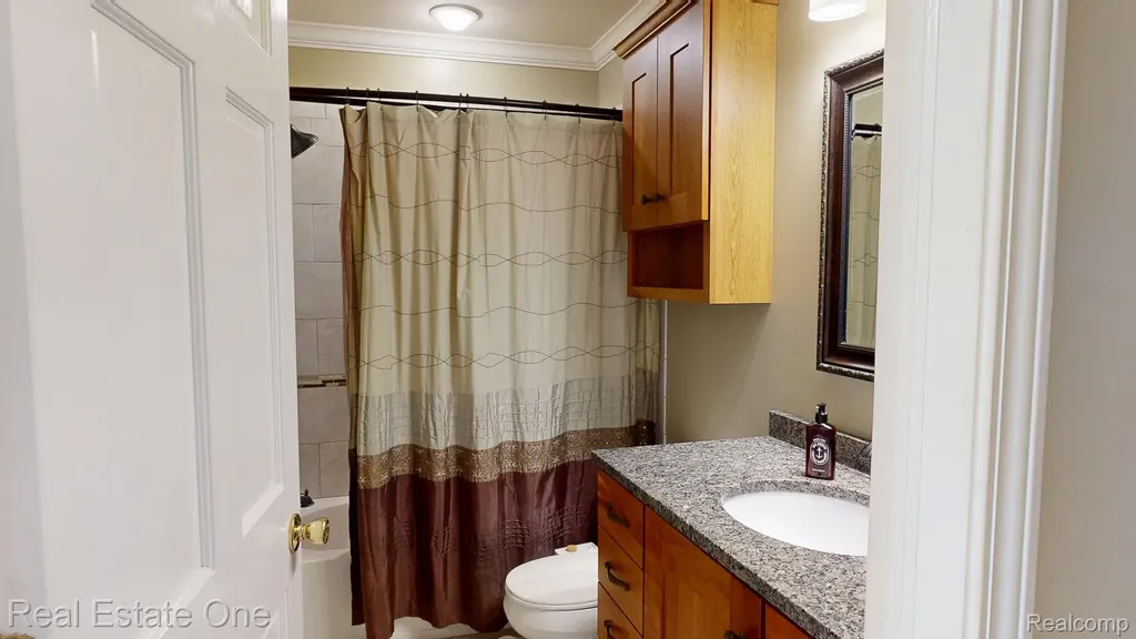 410 W 4th Street Rochester City MI 48307