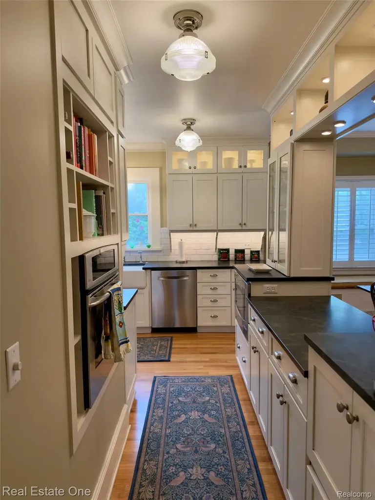 410 W 4th Street Rochester City MI 48307