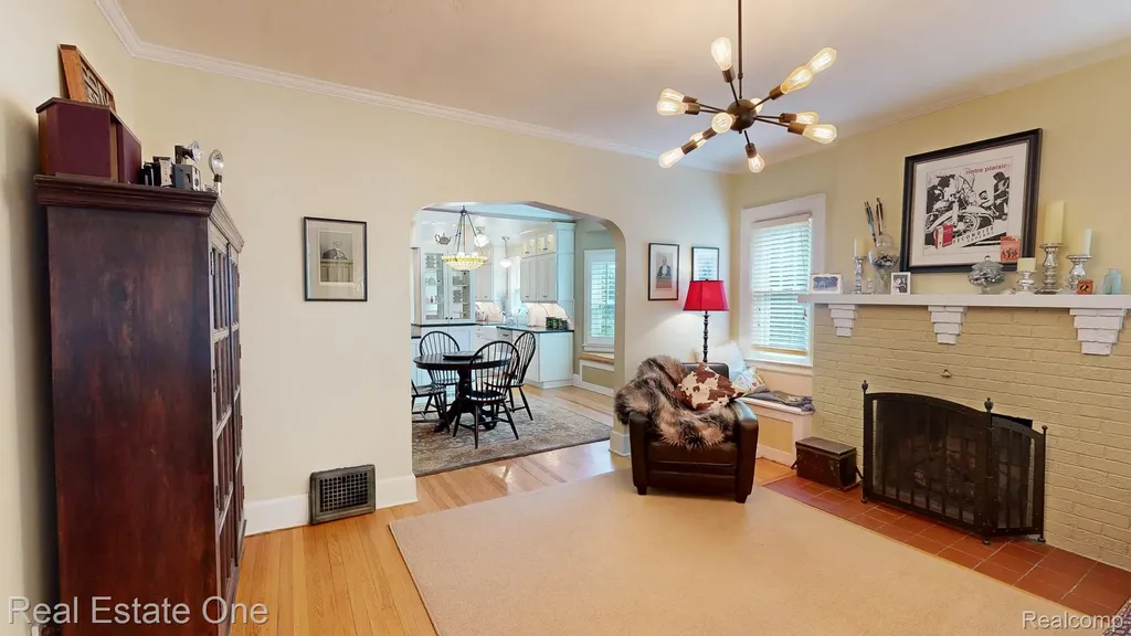 410 W 4th Street Rochester City MI 48307