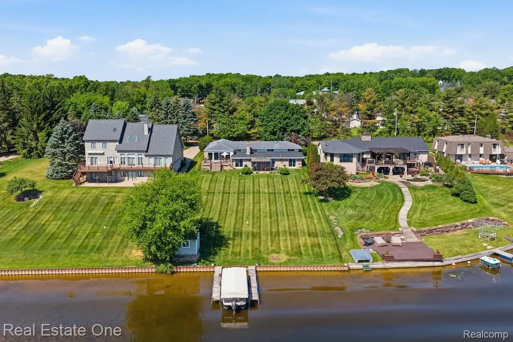 8080 Pine Ranch Drive Brighton Township MI 48114