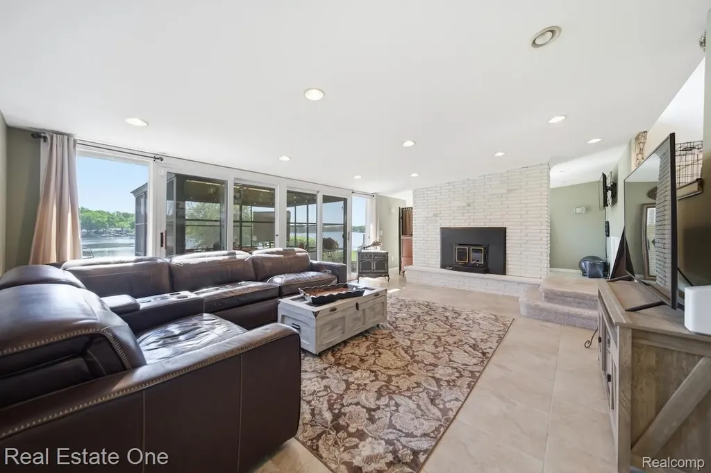 8080 Pine Ranch Drive Brighton Township MI 48114