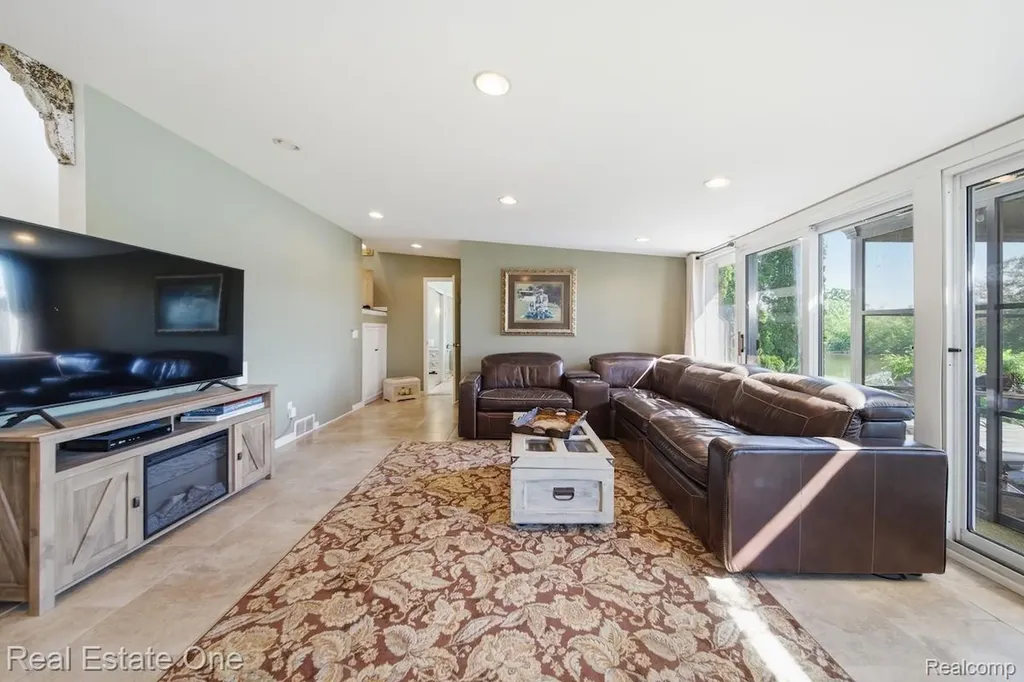 8080 Pine Ranch Drive Brighton Township MI 48114