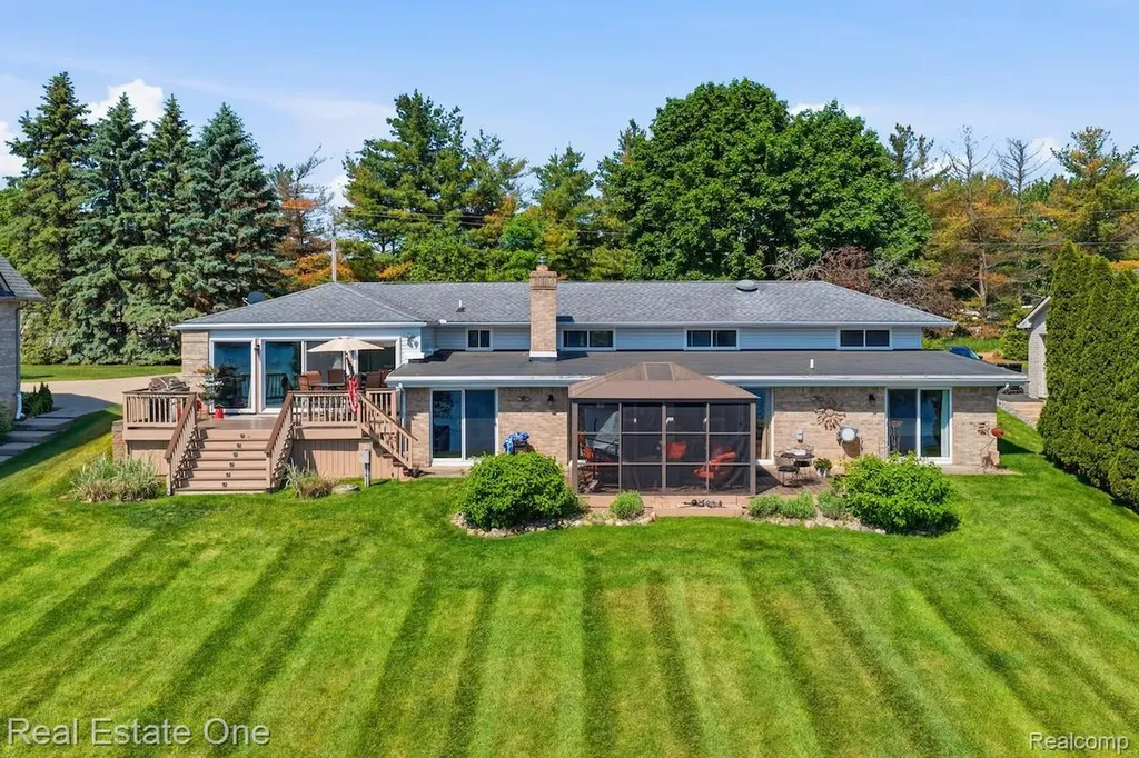 8080 Pine Ranch Drive Brighton Township MI 48114
