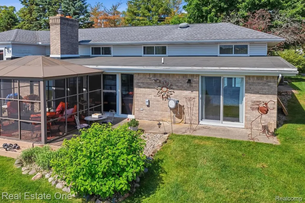 8080 Pine Ranch Drive Brighton Township MI 48114