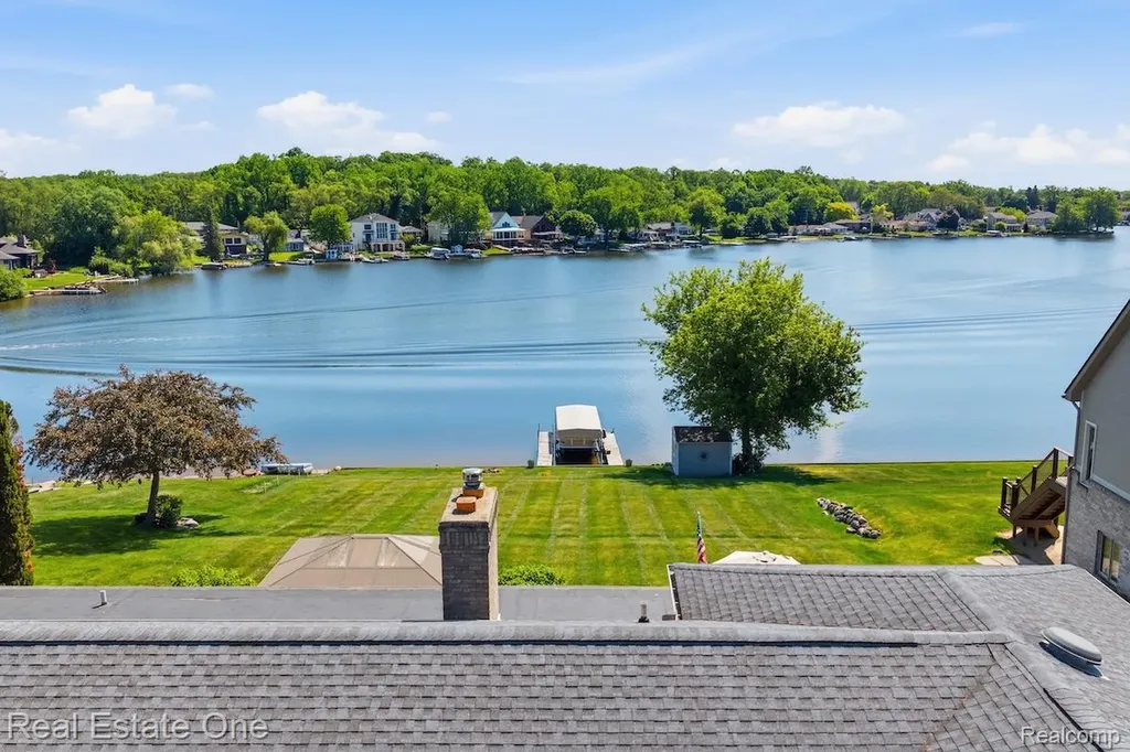 8080 Pine Ranch Drive Brighton Township MI 48114