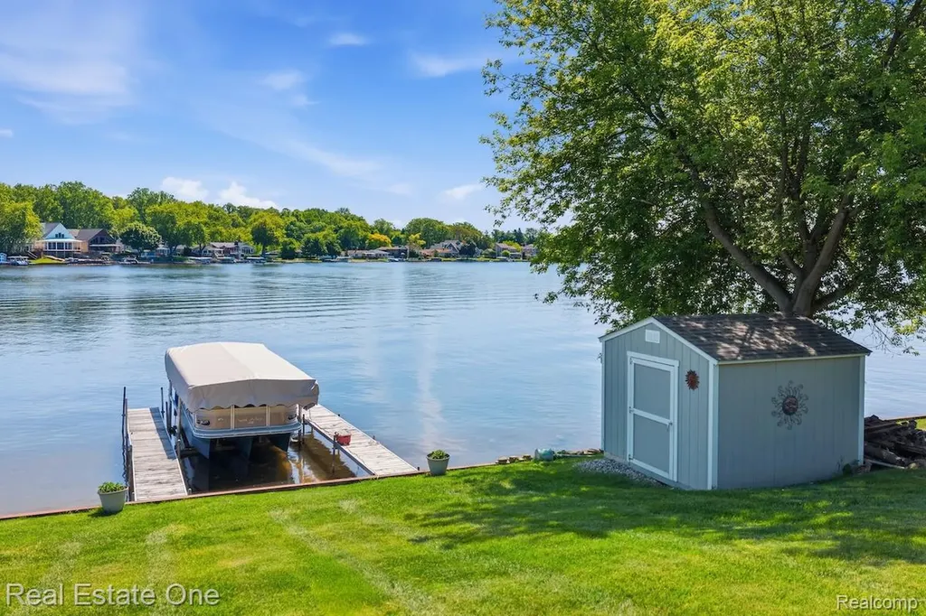 8080 Pine Ranch Drive Brighton Township MI 48114