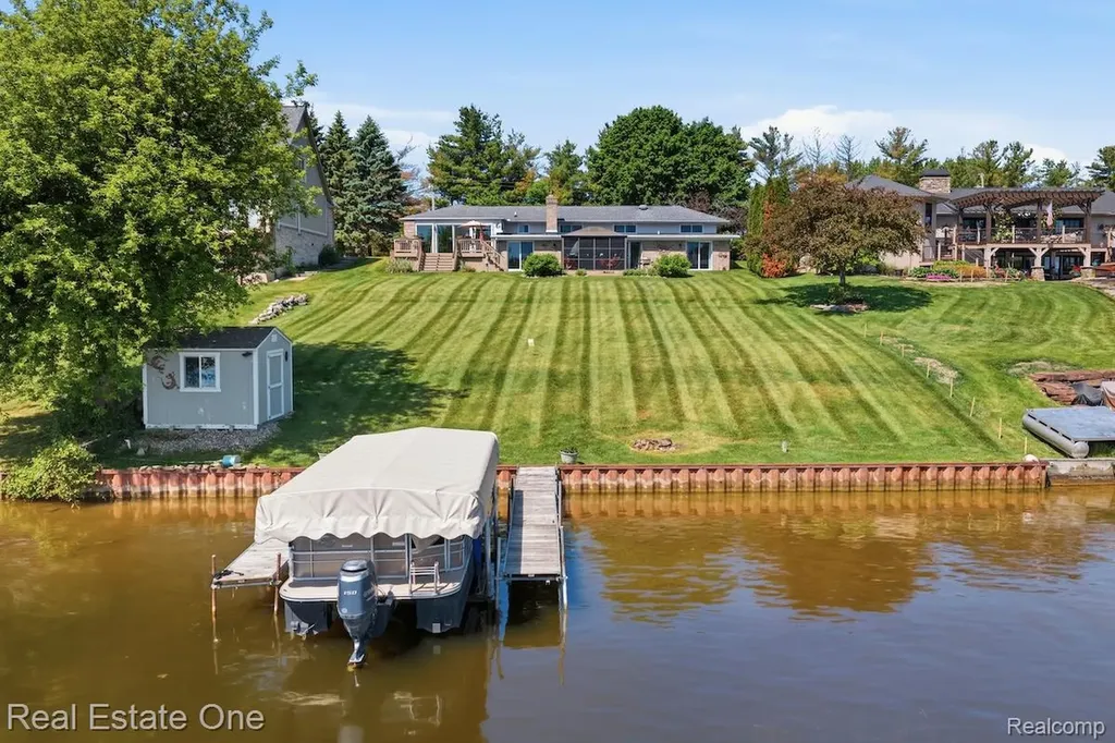 8080 Pine Ranch Drive Brighton Township MI 48114