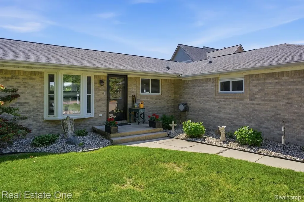8080 Pine Ranch Drive Brighton Township MI 48114