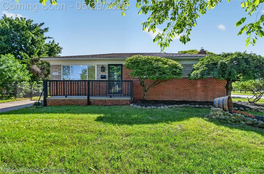 32008 Bunert Road Warren City MI 48088