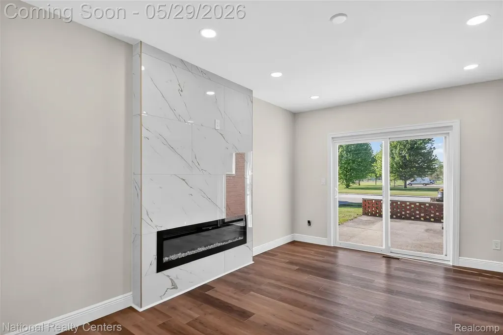 32008 Bunert Road Warren City MI 48088