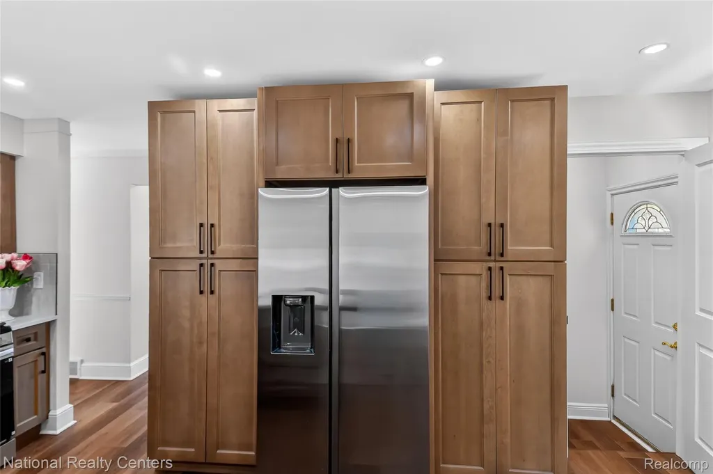 32008 Bunert Road Warren City MI 48088