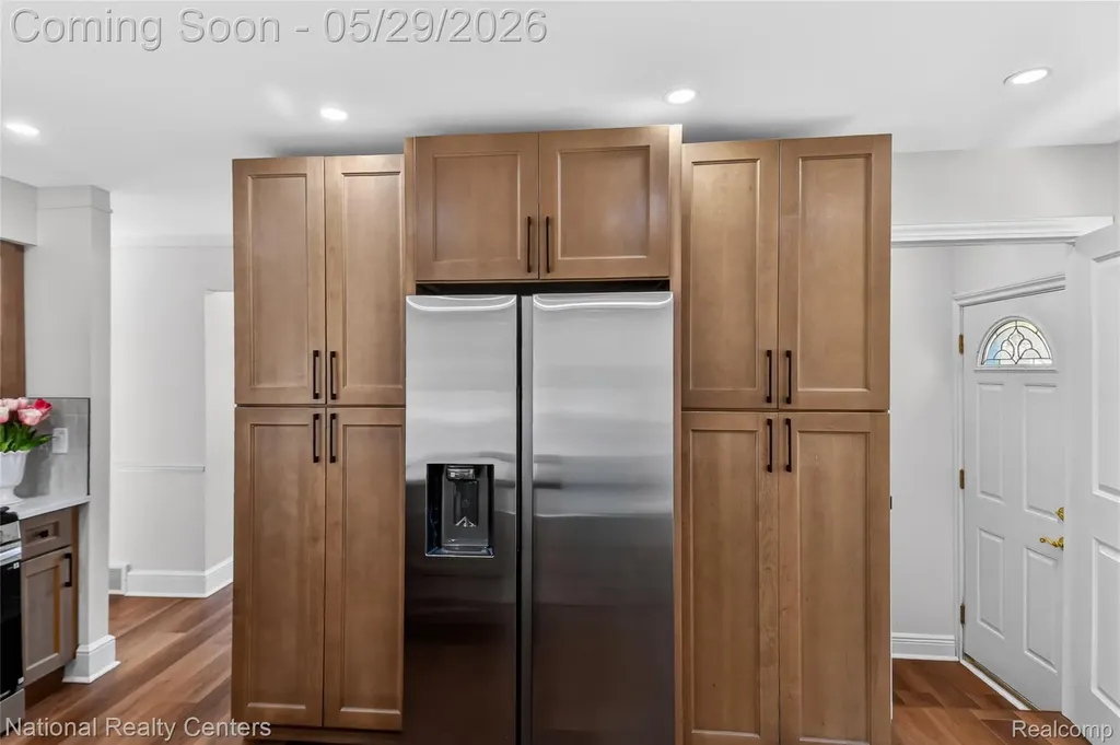 32008 Bunert Road Warren City MI 48088