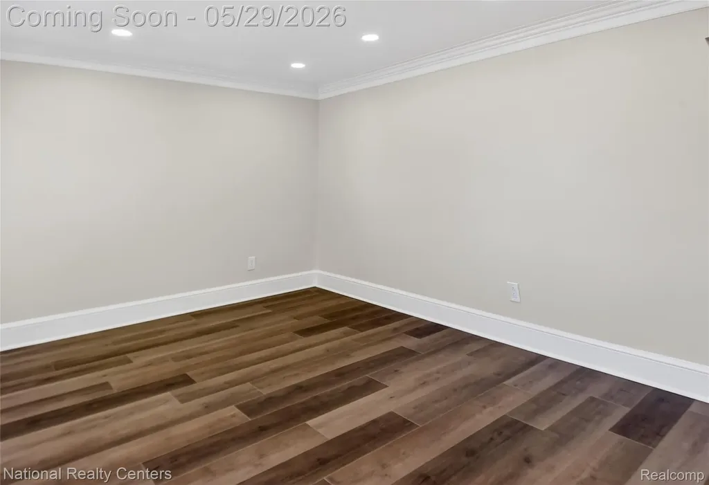 32008 Bunert Road Warren City MI 48088