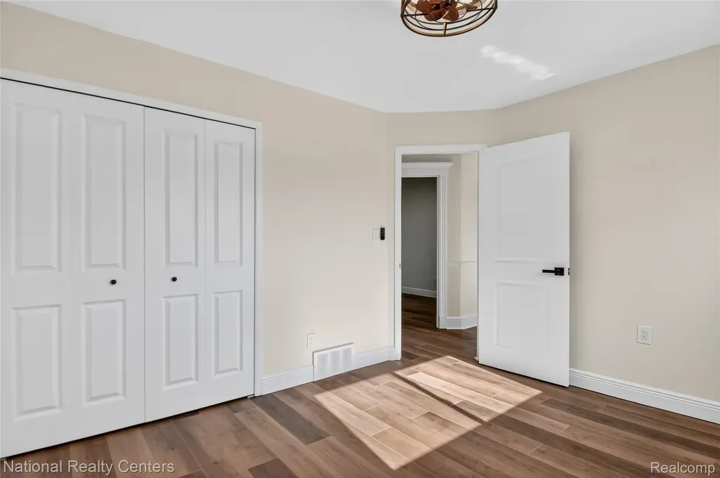 32008 Bunert Road Warren City MI 48088