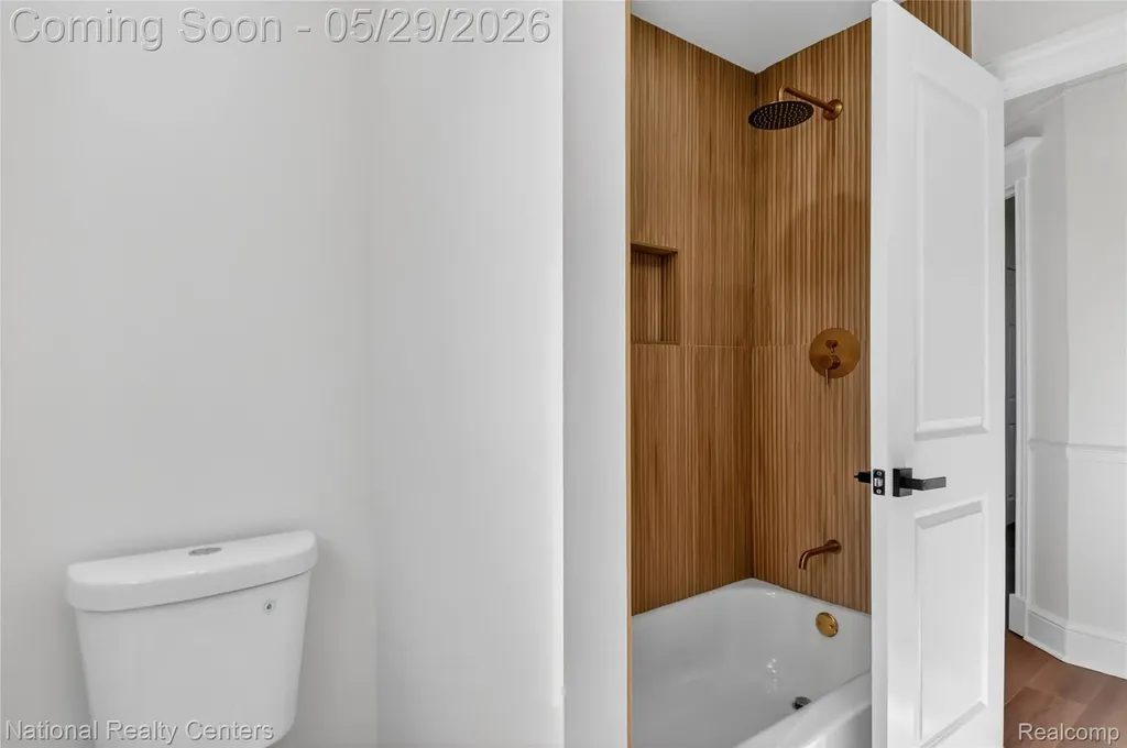 32008 Bunert Road Warren City MI 48088