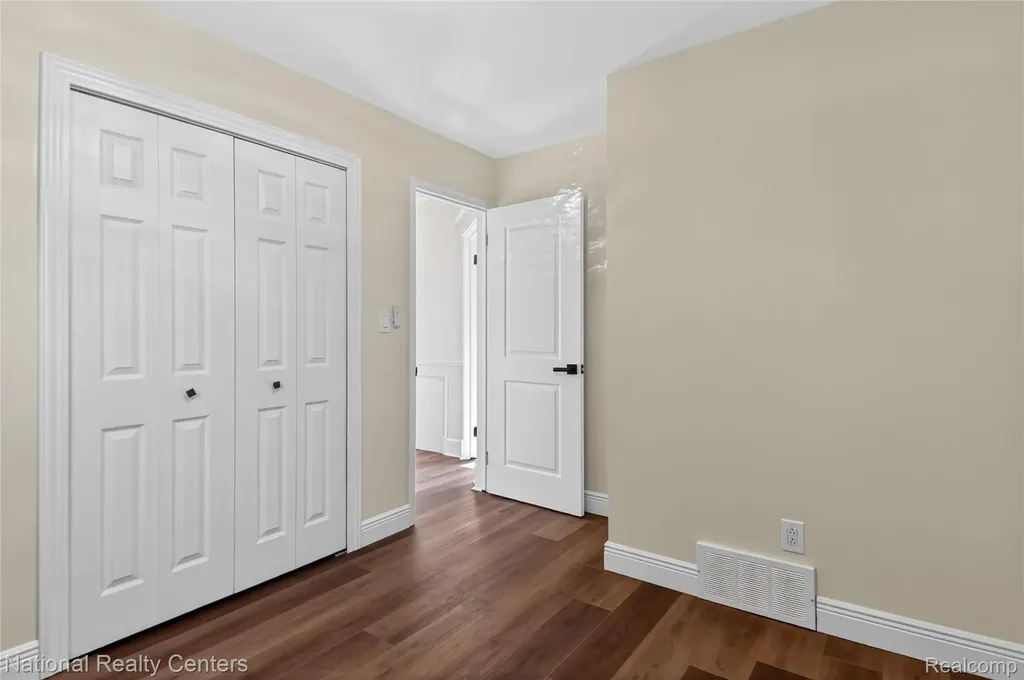 32008 Bunert Road Warren City MI 48088