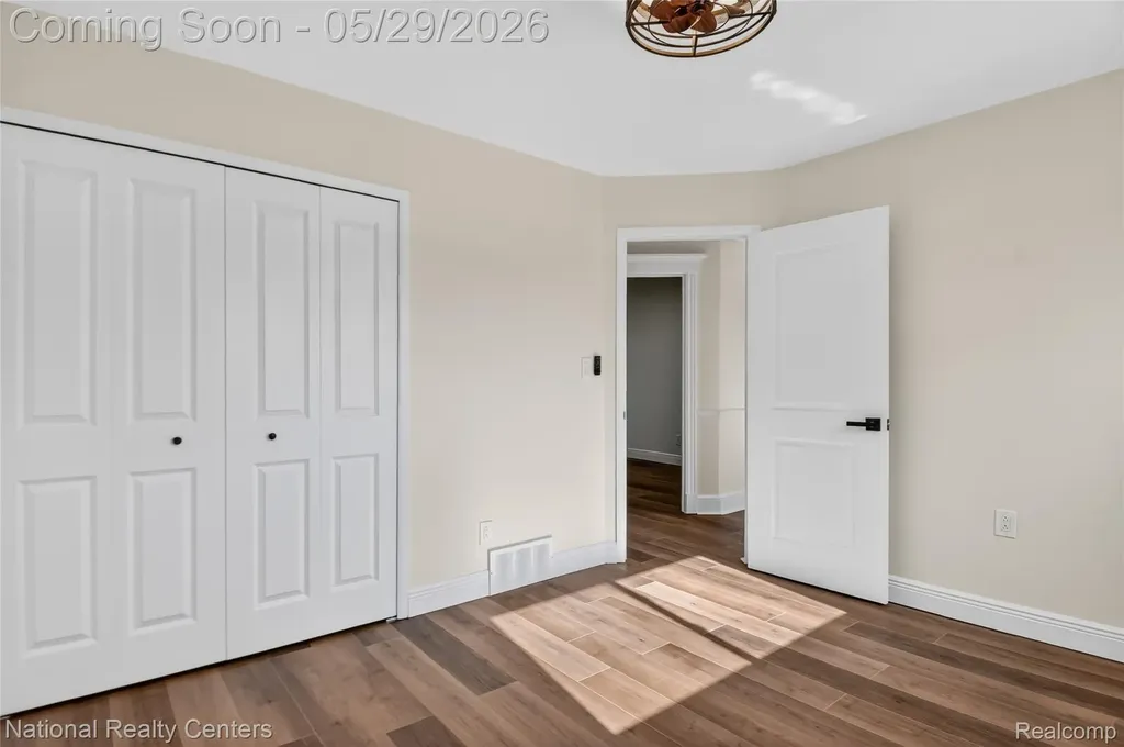 32008 Bunert Road Warren City MI 48088