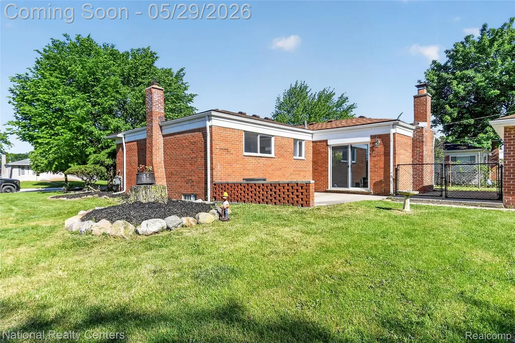 32008 Bunert Road Warren City MI 48088