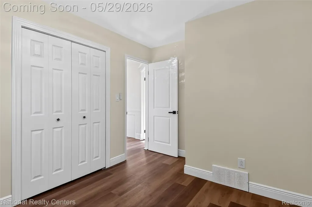 32008 Bunert Road Warren City MI 48088