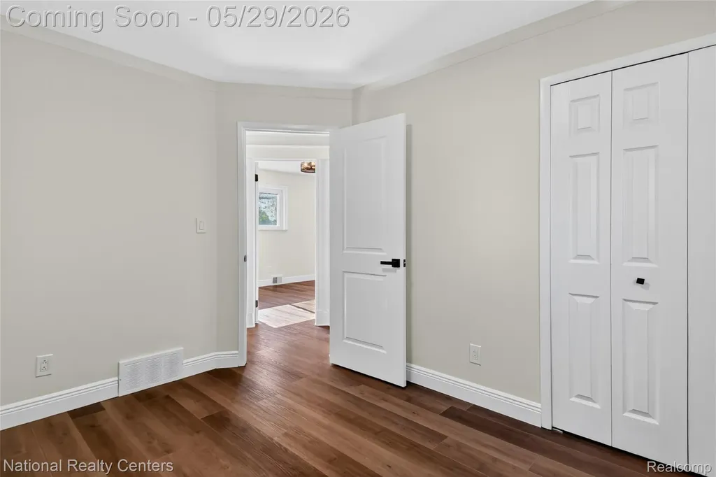 32008 Bunert Road Warren City MI 48088
