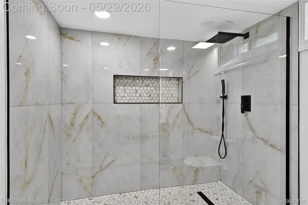 32008 Bunert Road Warren City MI 48088