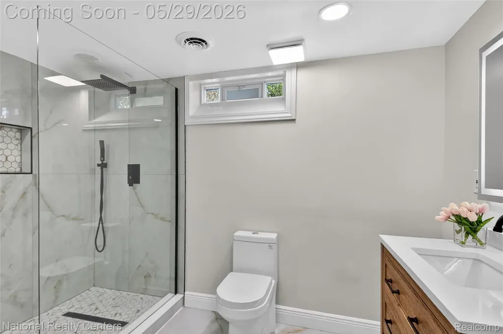 32008 Bunert Road Warren City MI 48088
