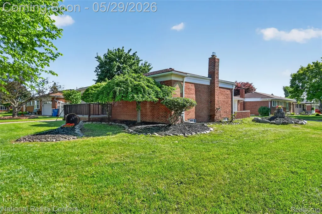 32008 Bunert Road Warren City MI 48088