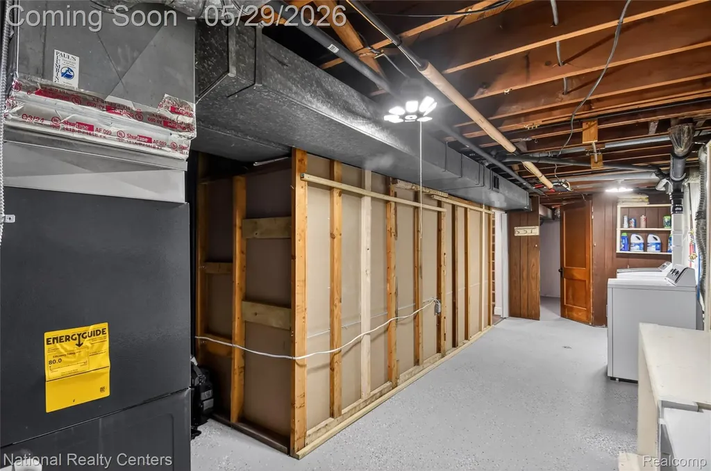 32008 Bunert Road Warren City MI 48088