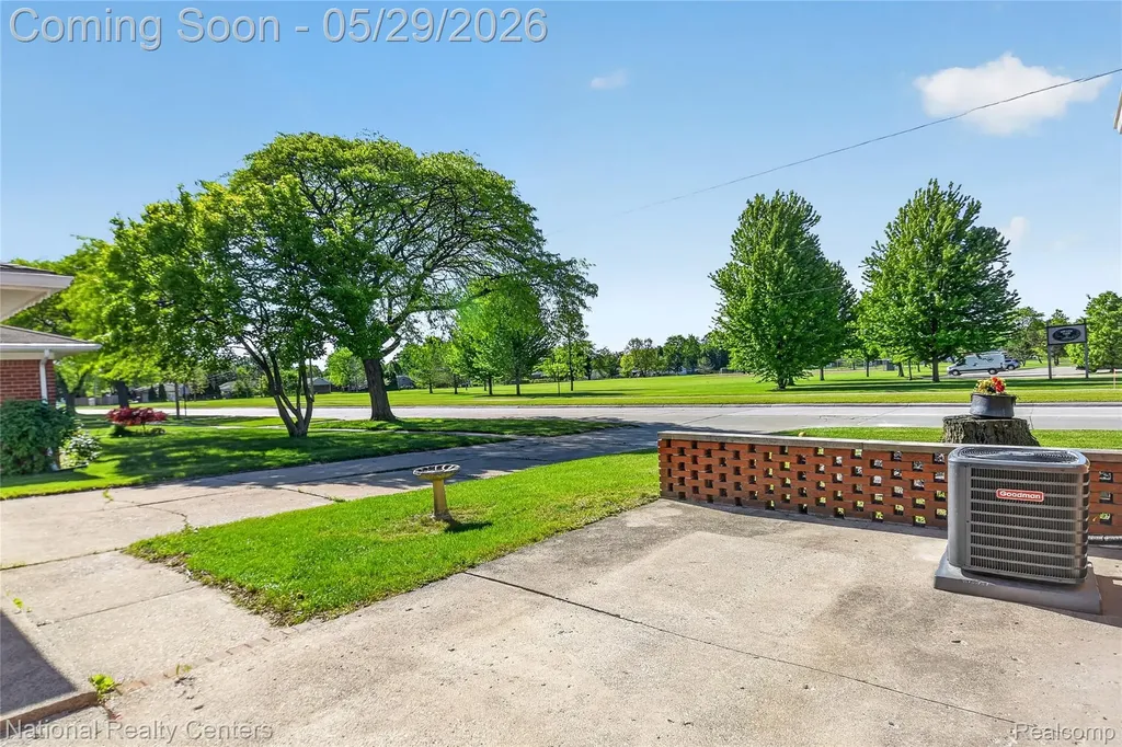 32008 Bunert Road Warren City MI 48088