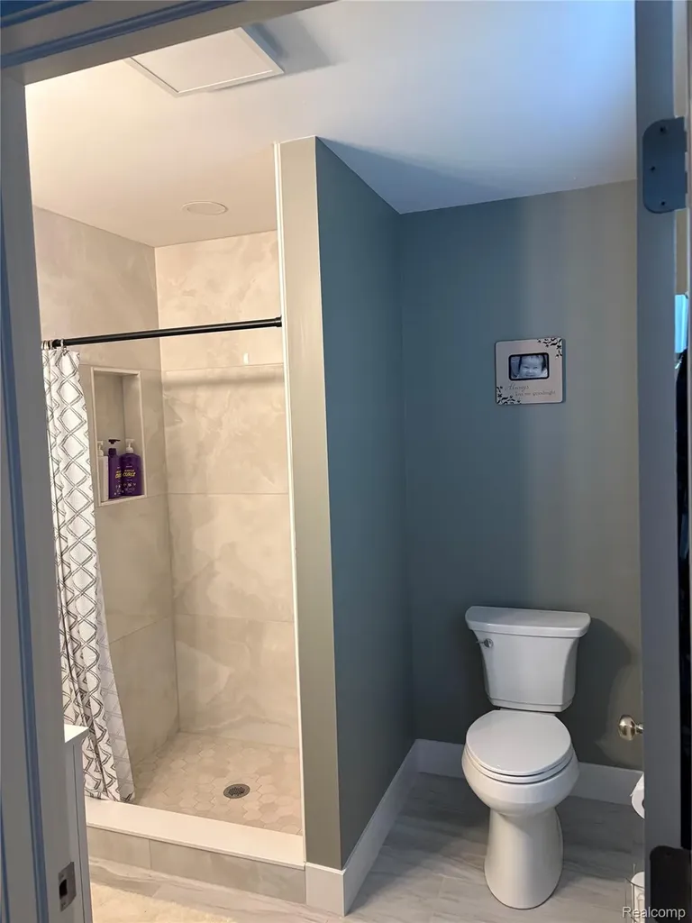 35050 Newport Court New Baltimore City MI 48047